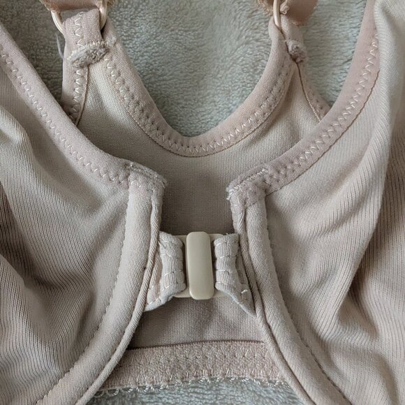 3/$30 Delimara front clasp bra - Picture 2 of 6